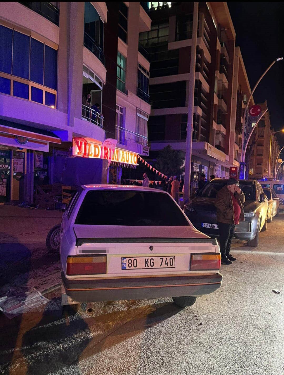 kontrolden cikan arac ters yola girdi otomobil ile kafa kafaya carpisti 2 bDd2s4Jv