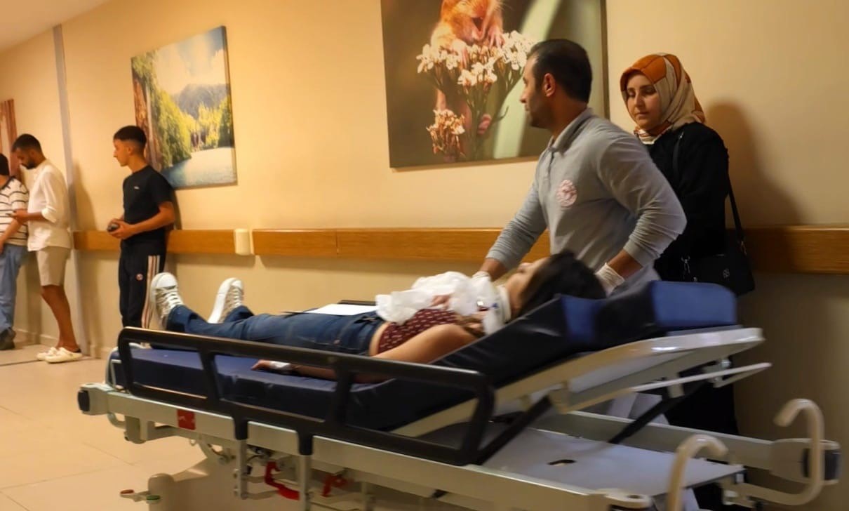 Kontrolden çıkan cip takla attı: 2 yaralı 4 kontrolden cikan cip takla atti 2 yarali 0 LKys3v9a