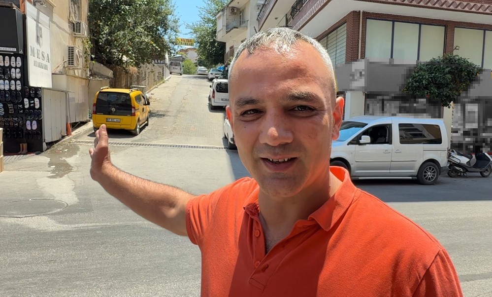 Kontrolden çıkan çöp konteyneri caddeye dalıp araca çarptı: O anlar kamerada 5 kontrolden cikan cop konteyneri caddeye dalip araca carpti o anlar kamerada 1