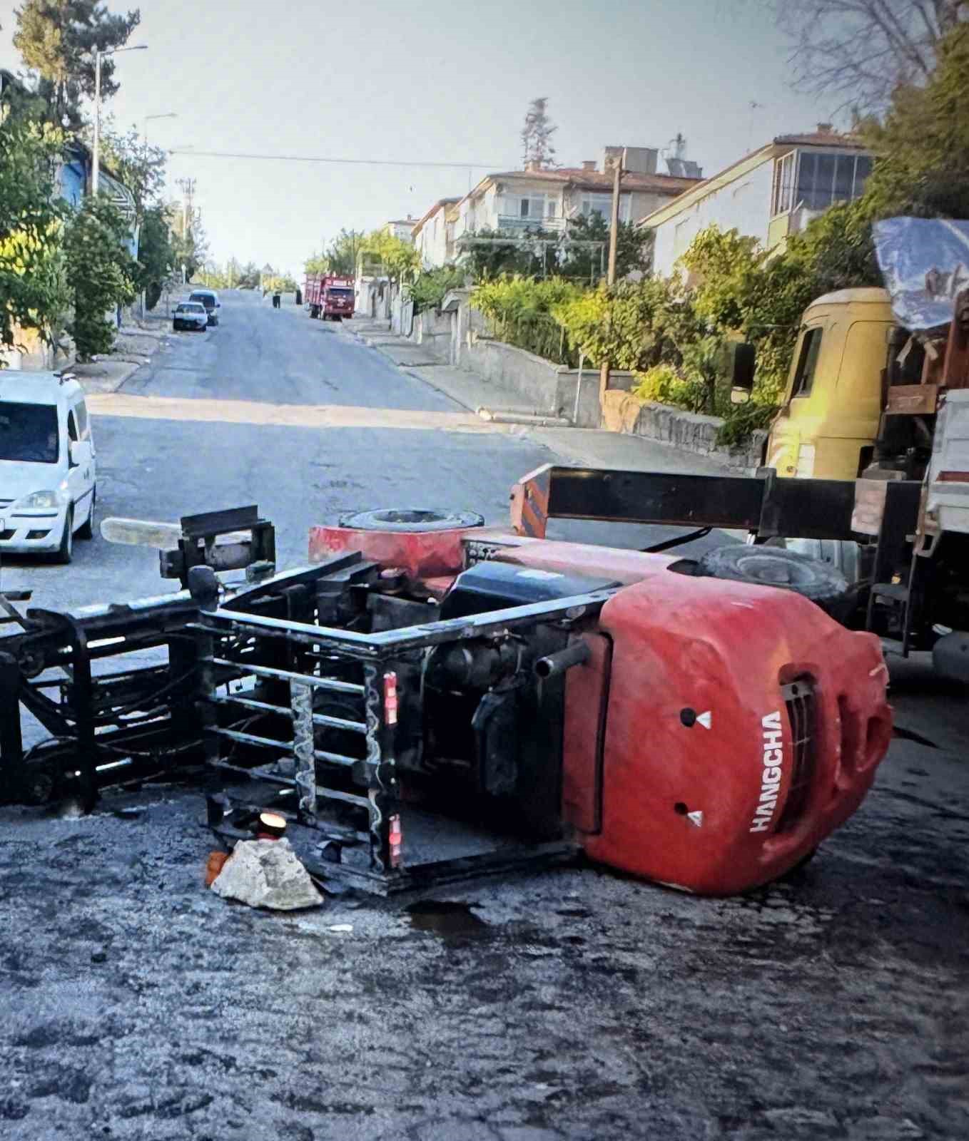 kontrolden cikan forklift yan yatti 1 yarali 4