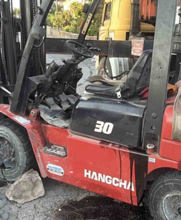 kontrolden-cikan-forklift-yan-yatti-1-yarali-qKNNzc7i.jpg
