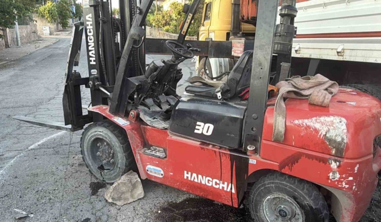 kontrolden-cikan-forklift-yan-yatti-1-yarali-qKNNzc7i.jpg
