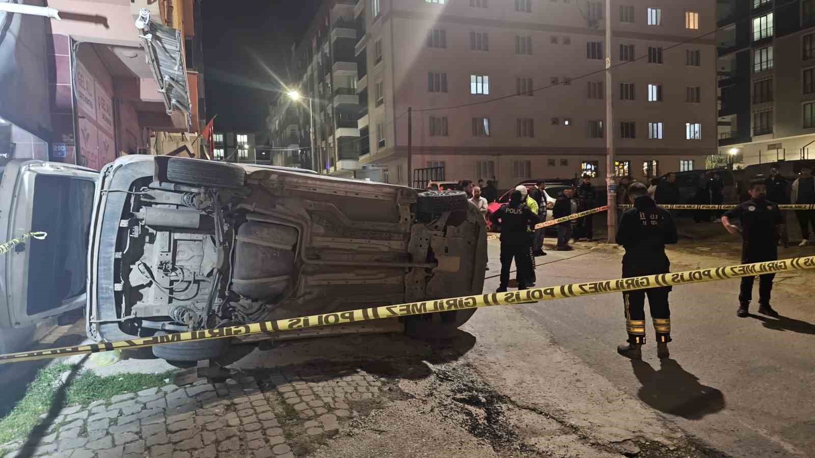 kontrolden cikan hafif ticari arac markete daldi 2 yarali 1