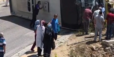 kontrolden-cikan-halk-otobusu-devrildi-1-yarali-2GHNf6vP.jpg