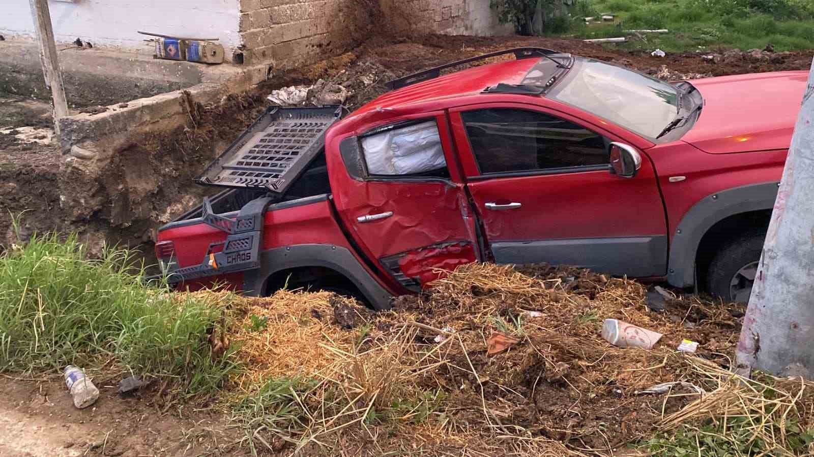 kontrolden cikan kamyonet cukura dustu 1 yarali 2 DKBLKdga