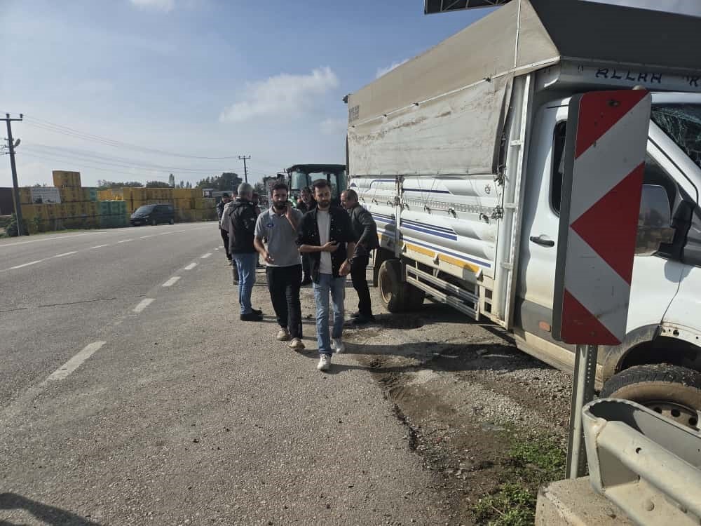 kontrolden cikan kamyonet kopru demirlerine saplandi 3 g49itJjP
