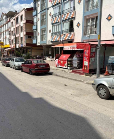 kontrolden-cikan-kamyoneti-icine-atlayarak-durdurmayi-basaran-firinci-facianin-onune-gecti-ymNj7tsh.jpg