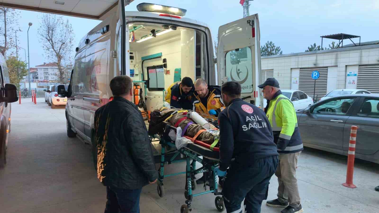 kontrolden cikan minibus sarampole yuvarlandi 1 yarali 1 8I51LGTv