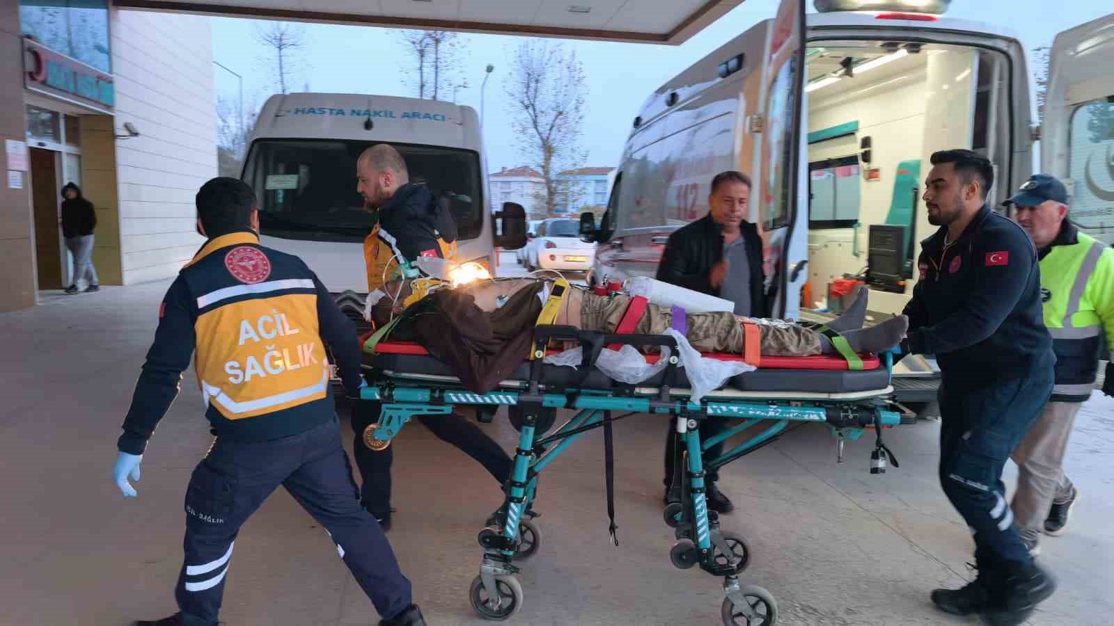 kontrolden cikan minibus sarampole yuvarlandi 1 yarali 3 UGVC1wXX