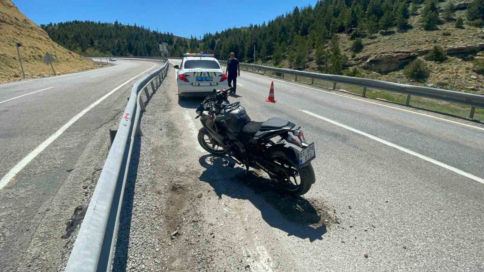kontrolden cikan motosiklet bariyerlere carpti 1 yarali 1 c1S6tV5J