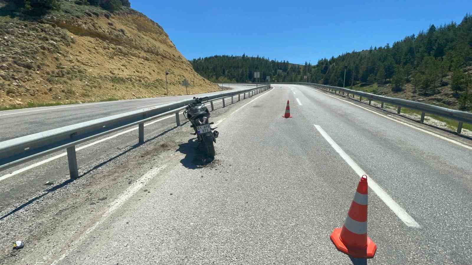 kontrolden cikan motosiklet bariyerlere carpti 1 yarali 2 rKEUsPA7