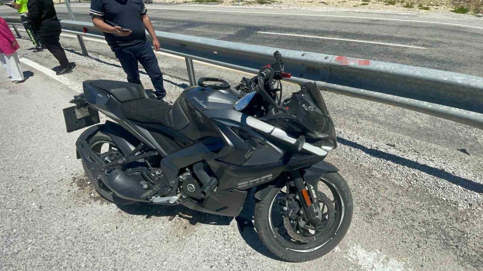 kontrolden cikan motosiklet bariyerlere carpti 1 yarali 3 EIzdYHTK