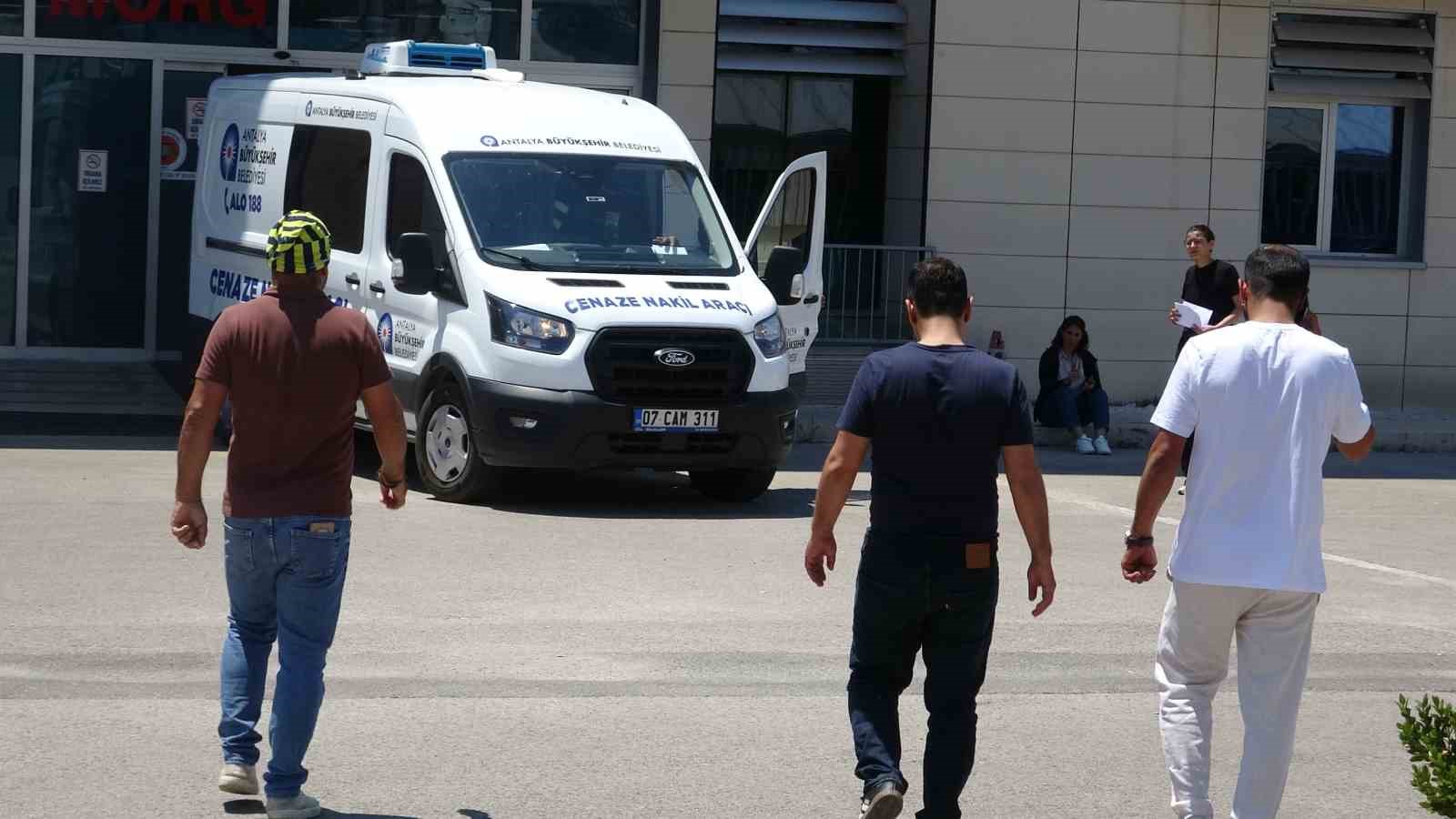 Kontrolden çıkan motosiklet bariyerlere çarptı, 20 yaşındaki sürücü hayatını kaybetti 5 kontrolden cikan motosiklet bariyerlere carpti 20 yasindaki surucu hayatini kaybetti 1 2mnQTDKm
