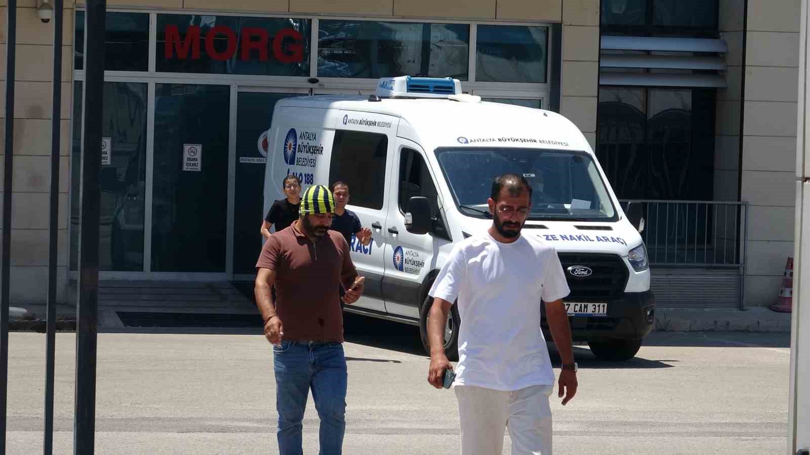 Kontrolden çıkan motosiklet bariyerlere çarptı, 20 yaşındaki sürücü hayatını kaybetti 6 kontrolden cikan motosiklet bariyerlere carpti 20 yasindaki surucu hayatini kaybetti 2 1VpwieTB