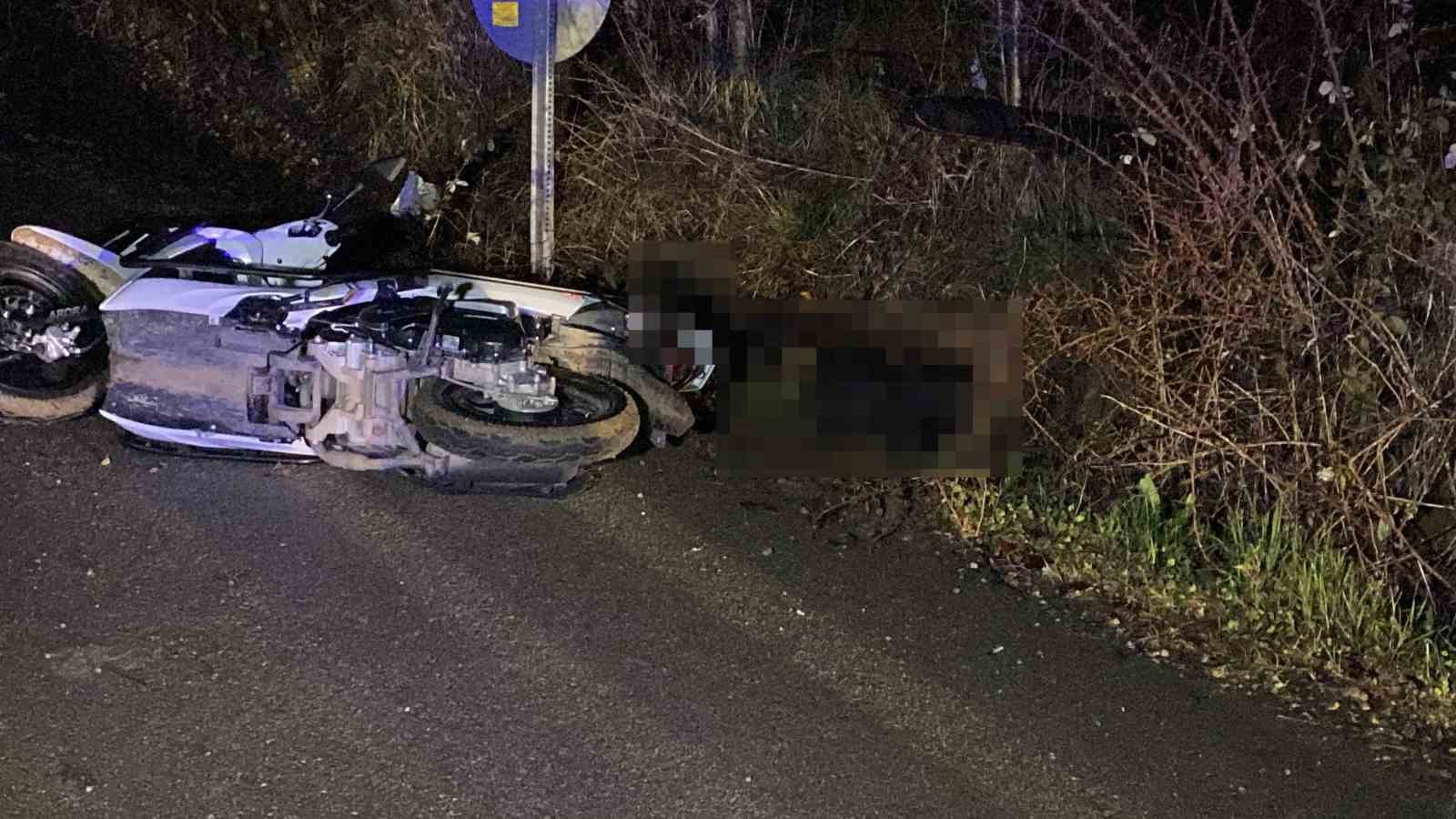Kontrolden çıkan motosiklet devrildi: 1 ölü 6 kontrolden cikan motosiklet devrildi 1 olu 2 Pj2R88yN