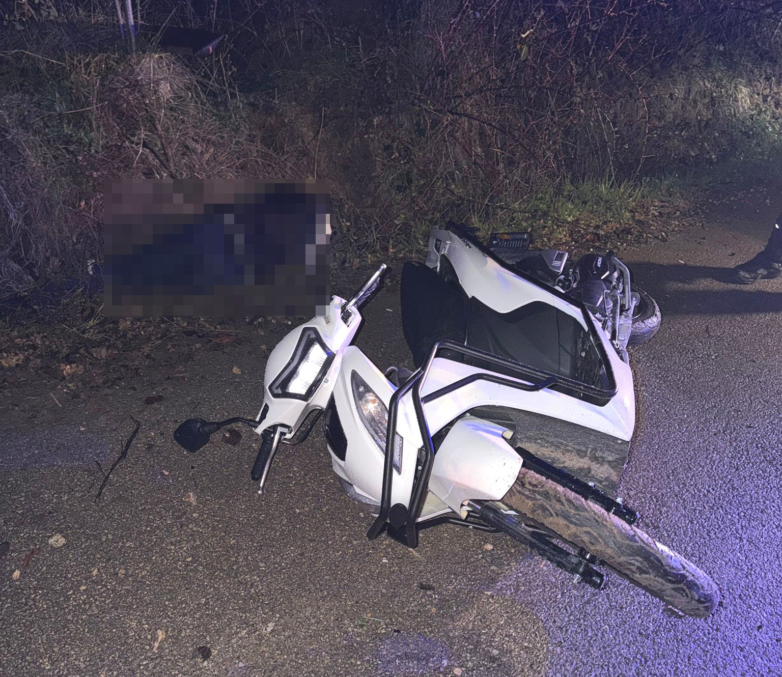 Kontrolden çıkan motosiklet devrildi: 1 ölü 7 kontrolden cikan motosiklet devrildi 1 olu 3 O1AAZsYS