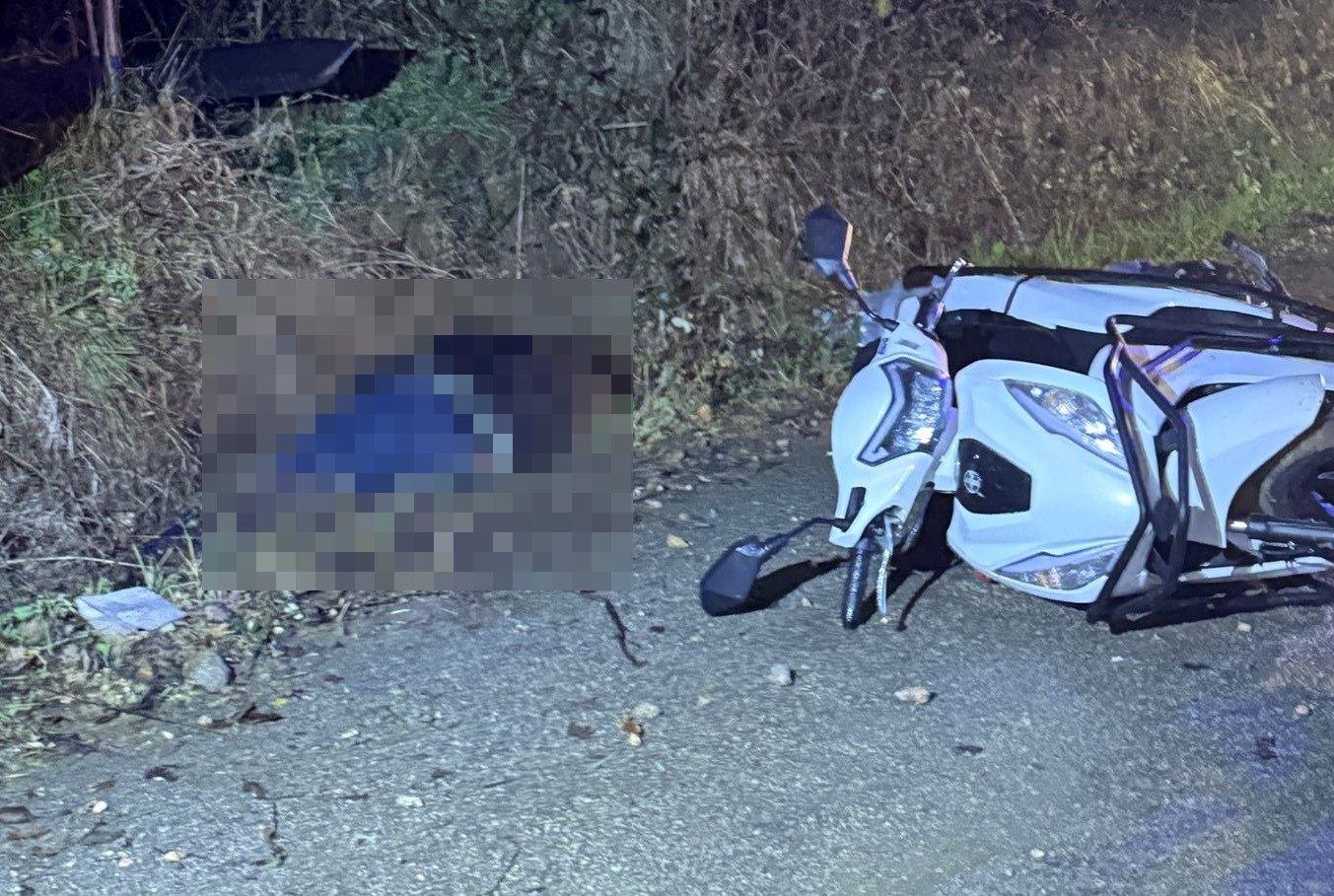 Kontrolden çıkan motosiklet devrildi: 1 ölü 9 kontrolden cikan motosiklet devrildi 1 olu 5 wB4n8WHP