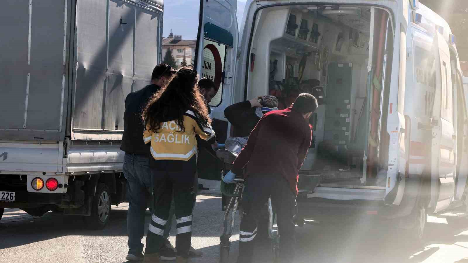 kontrolden cikan motosiklet devrildi 4 yarali 2 dtB6yDVX