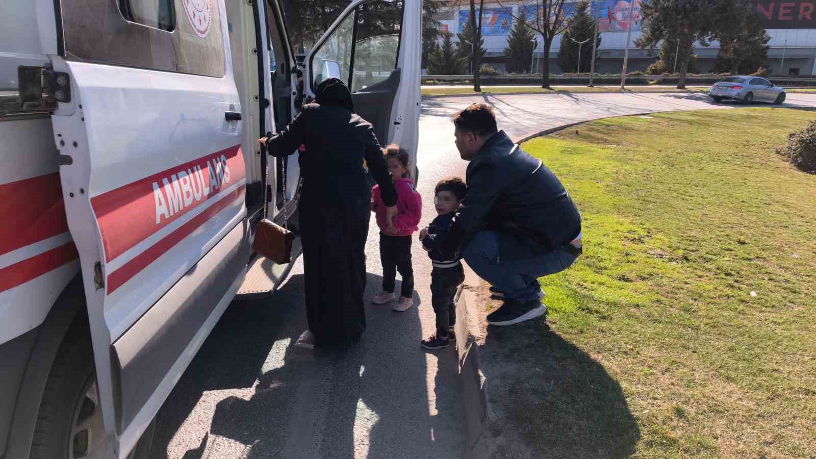 kontrolden cikan motosiklet devrildi 4 yarali 3 ziY3Wv38