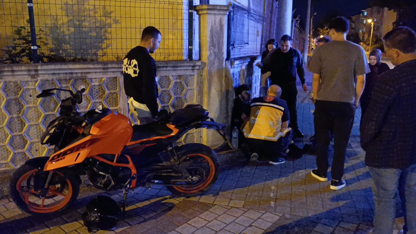 kontrolden cikan motosiklet duvara carpti 1 yarali 1