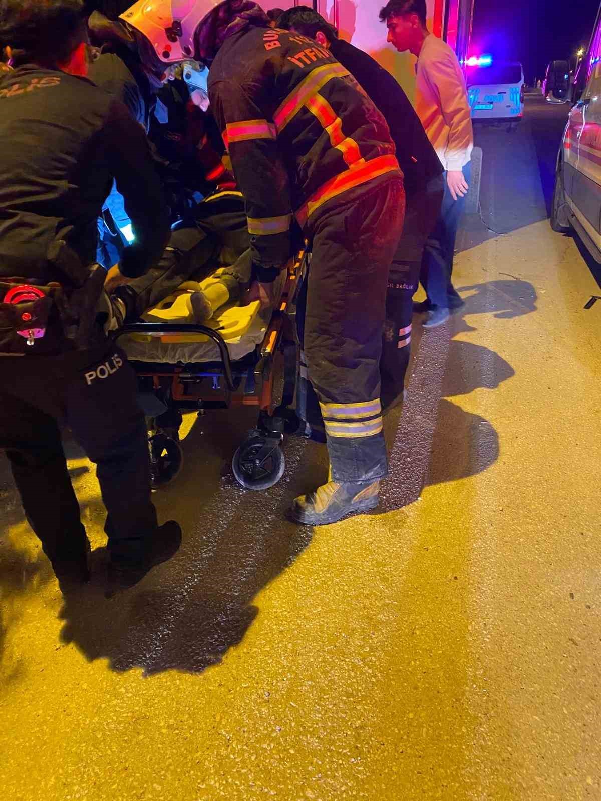 kontrolden cikan motosiklet park halindeki kamyonun altina girdi 1 olu 6 aEtrzkrg