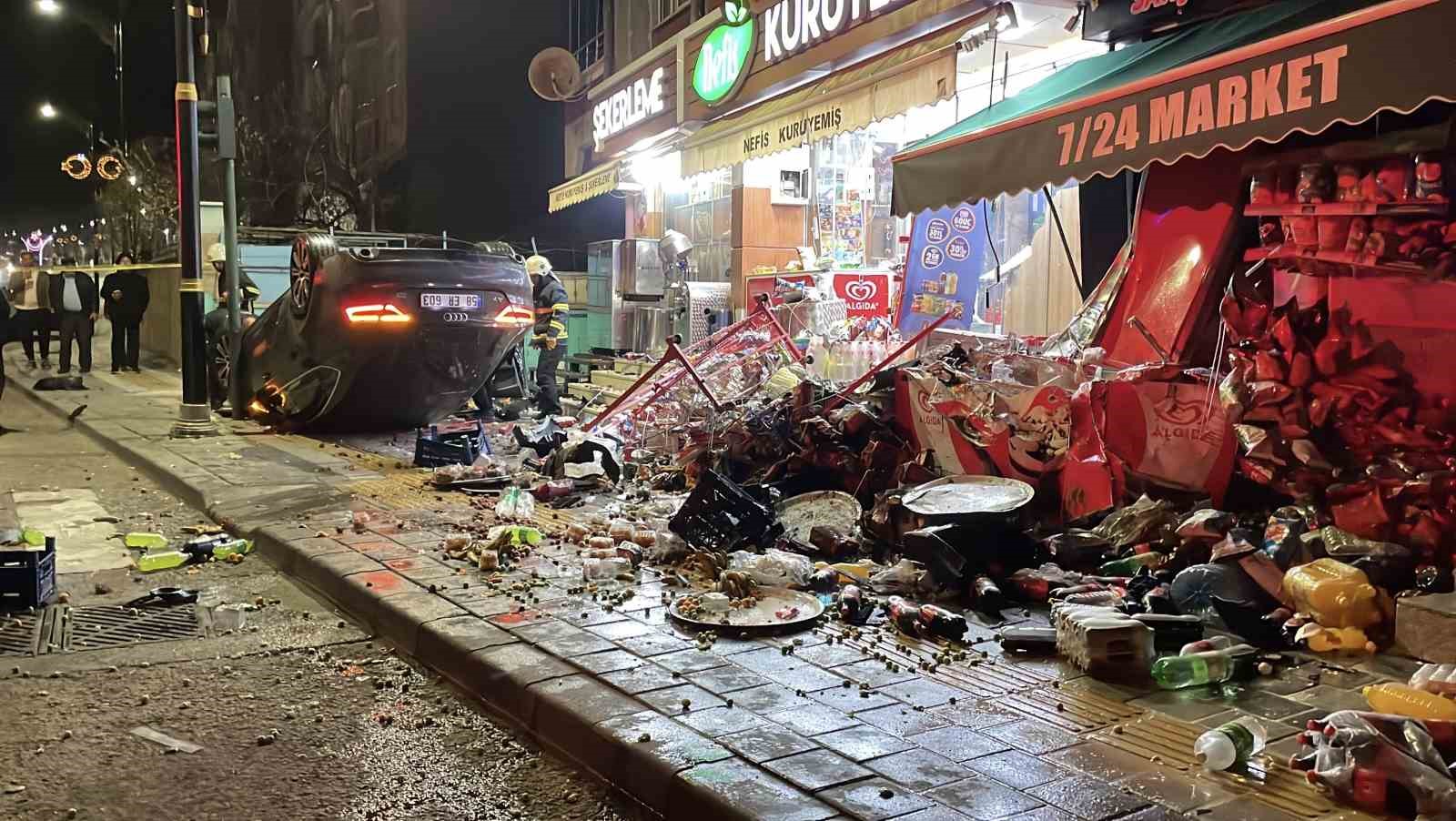 kontrolden cikan otomobil 2 is yerine carparak devrildi 5 17hwgwnW