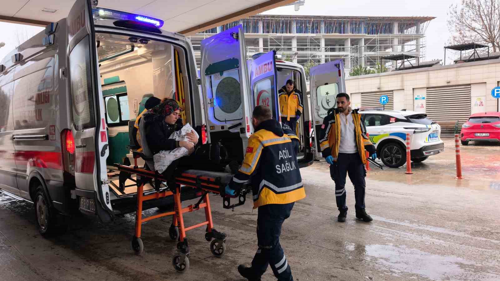 kontrolden cikan otomobil alt yola uctu 3 yarali 5 Celuha5A