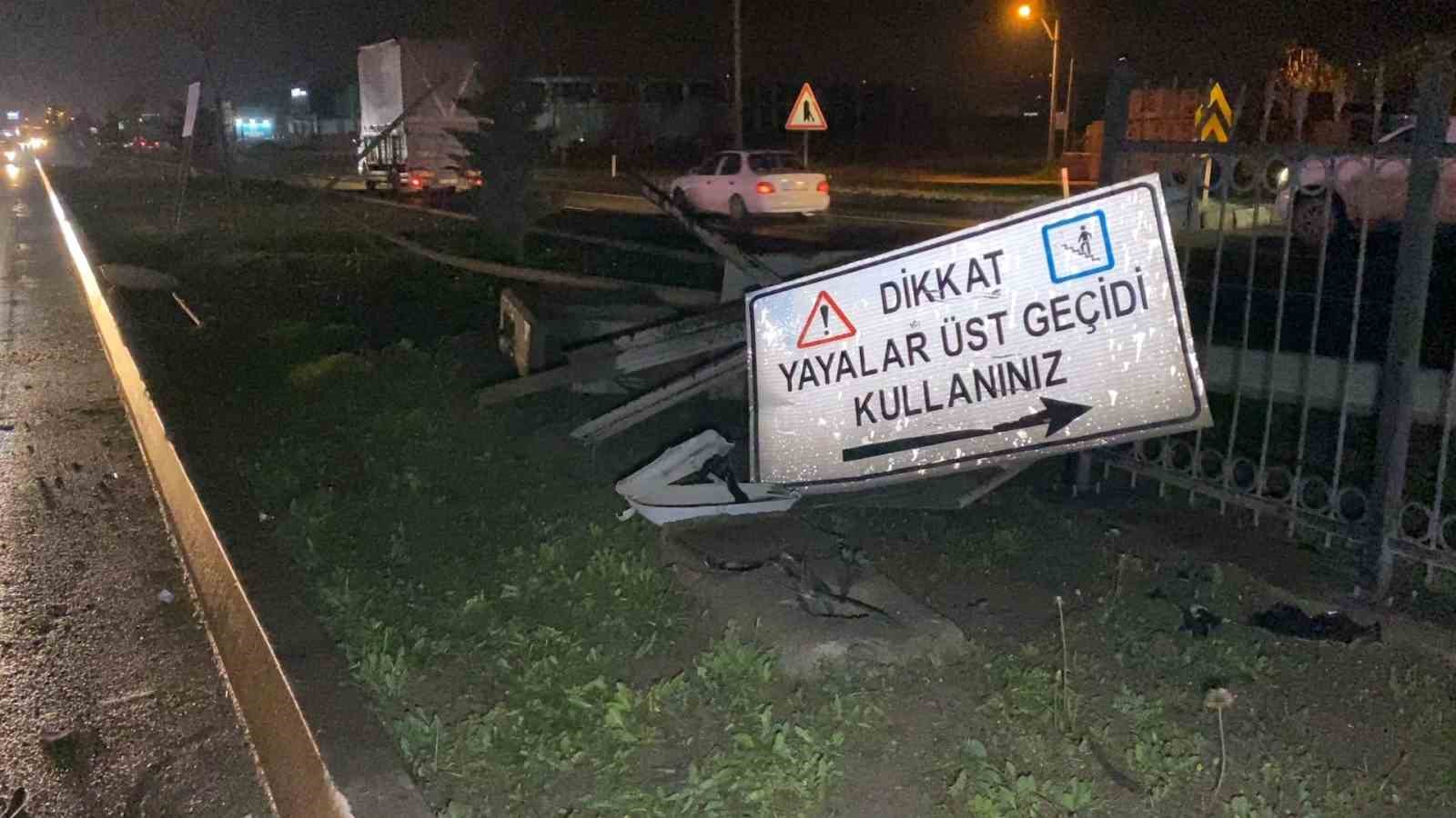 kontrolden cikan otomobil bariyerlere carpti 2 yarali 2