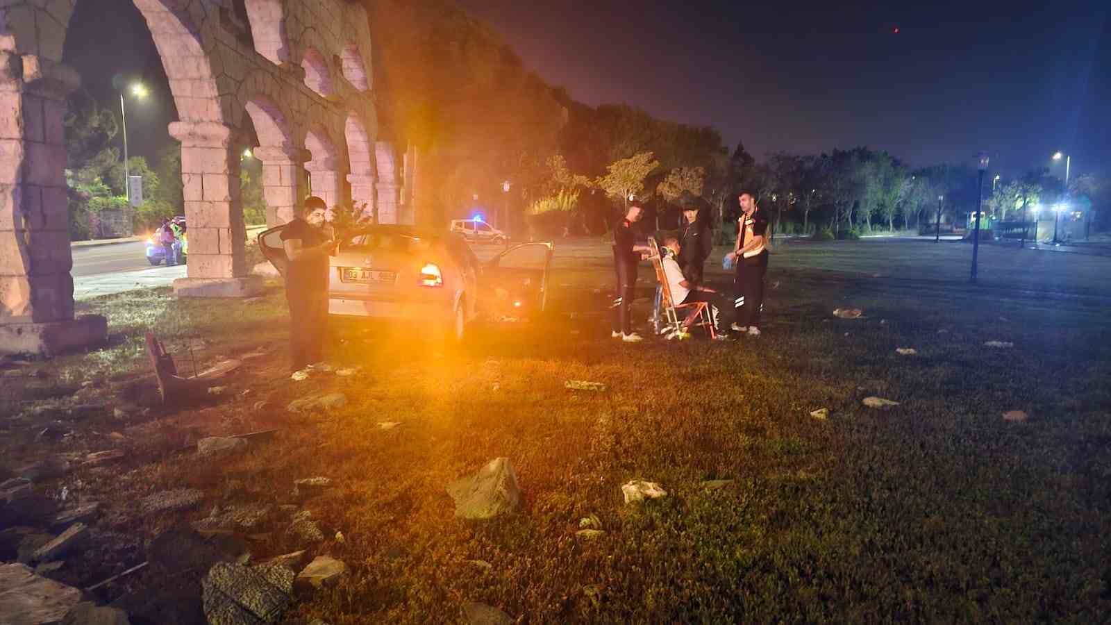 kontrolden cikan otomobil dekoratif surlara carpti 4 yarali 0 Qt2LBSfa