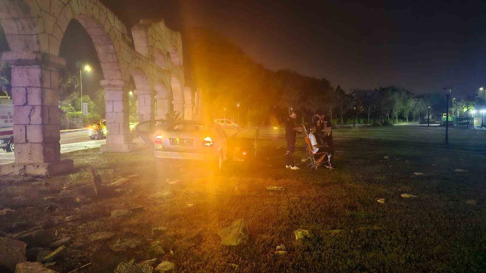 kontrolden cikan otomobil dekoratif surlara carpti 4 yarali 2 CVjQeluO