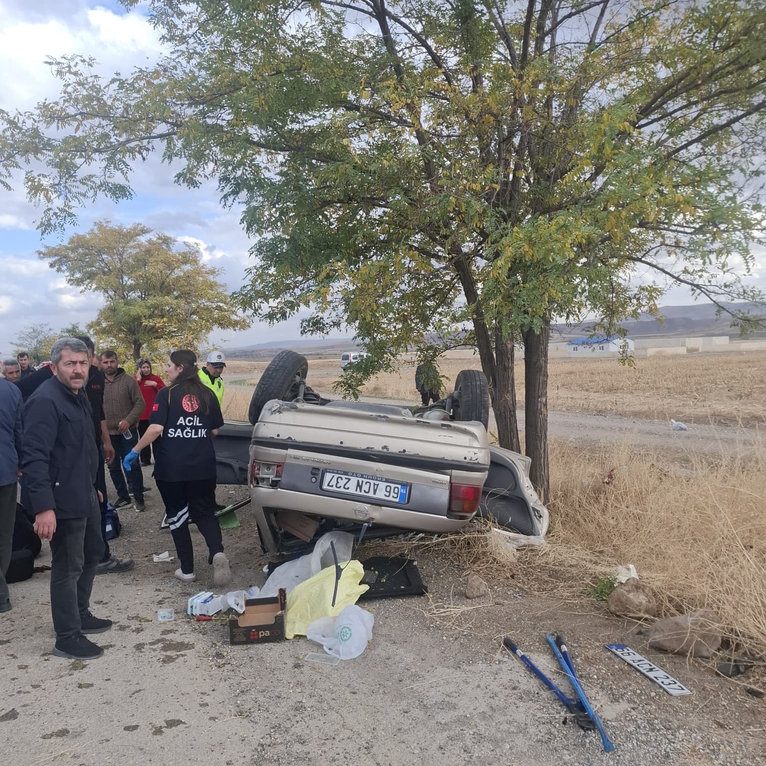Kontrolden çıkan otomobil devrildi: 1 ölü, 1 yaralı 4 kontrolden cikan otomobil devrildi 1 olu 1 yarali 0 TA33iiCc