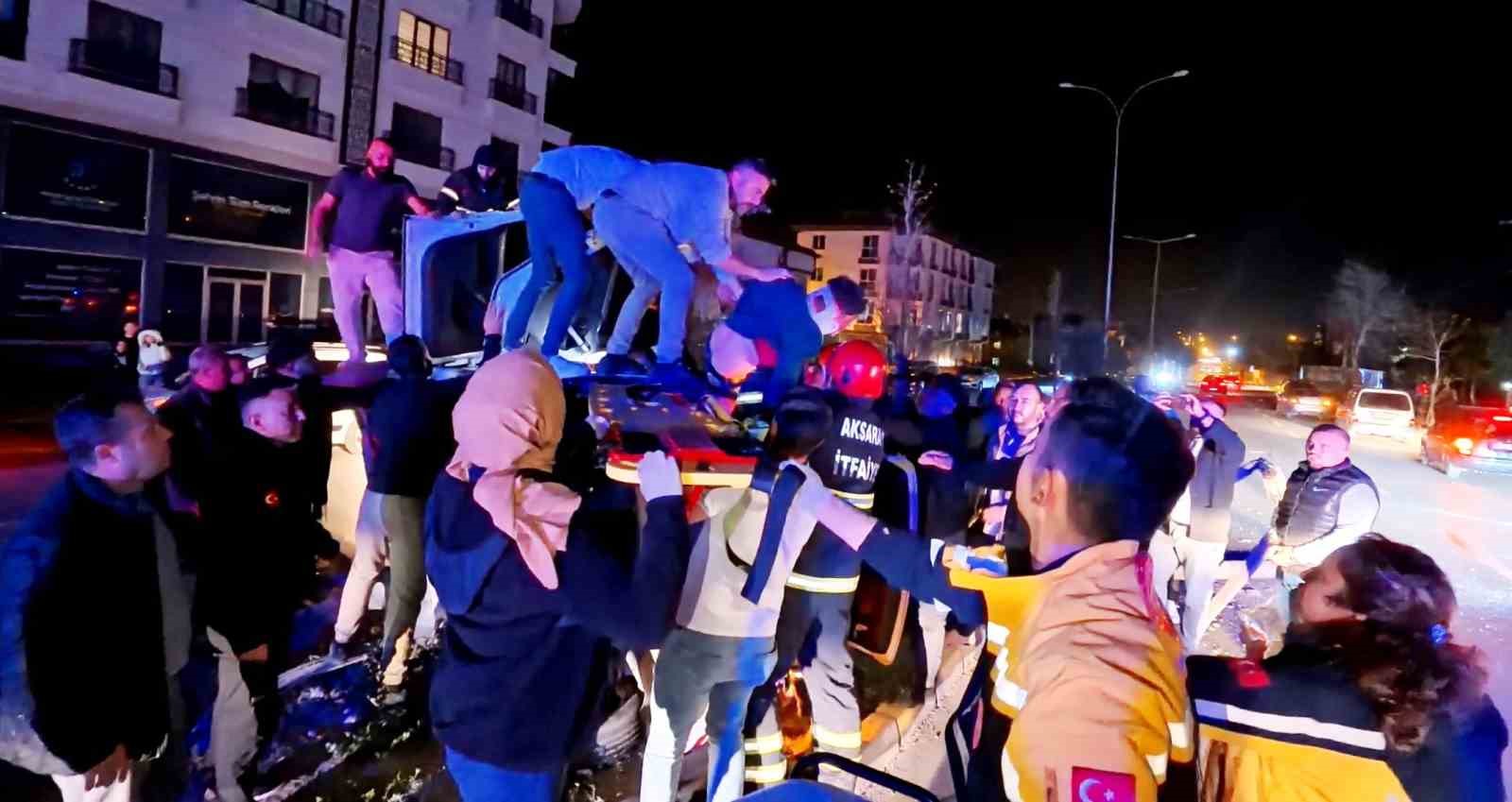 kontrolden cikan otomobil diregi ve agaci devirdi 2 kisi yaralandi kurtarma anlari kamerada 1 DAbZ5Ni8