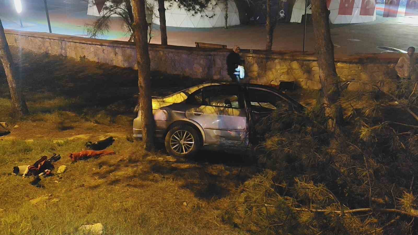 kontrolden cikan otomobil direk ve agaclara carpti 1 yarali 1
