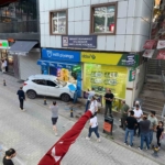 kontrolden-cikan-otomobil-is-yerine-daldi-facianin-esiginden-donuldu-8mhSIP9j.jpg