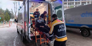 kontrolden-cikan-otomobil-istinat-duvarina-carpti-4-yarali-CIfWHyZp.jpg