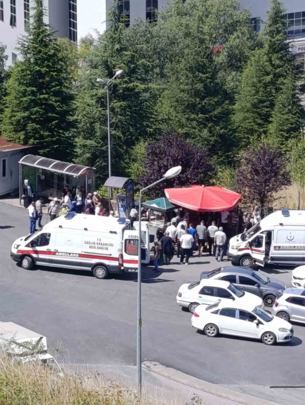 kontrolden cikan otomobil kalabaliga daldi 4 yarali 0