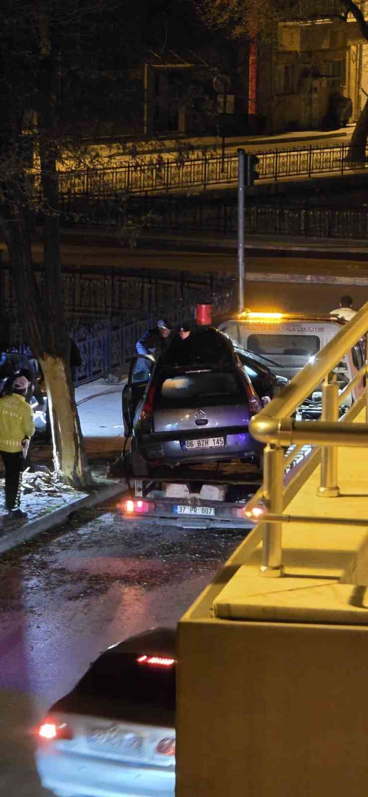 kontrolden cikan otomobil kaldirimda agaca carpti 1 olu 1 yarali 9 ZYCqbKO2