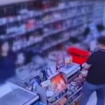 kontrolden-cikan-otomobil-markete-daldi-vatandaslar-olumden-dondu-yaqM25wu.jpg