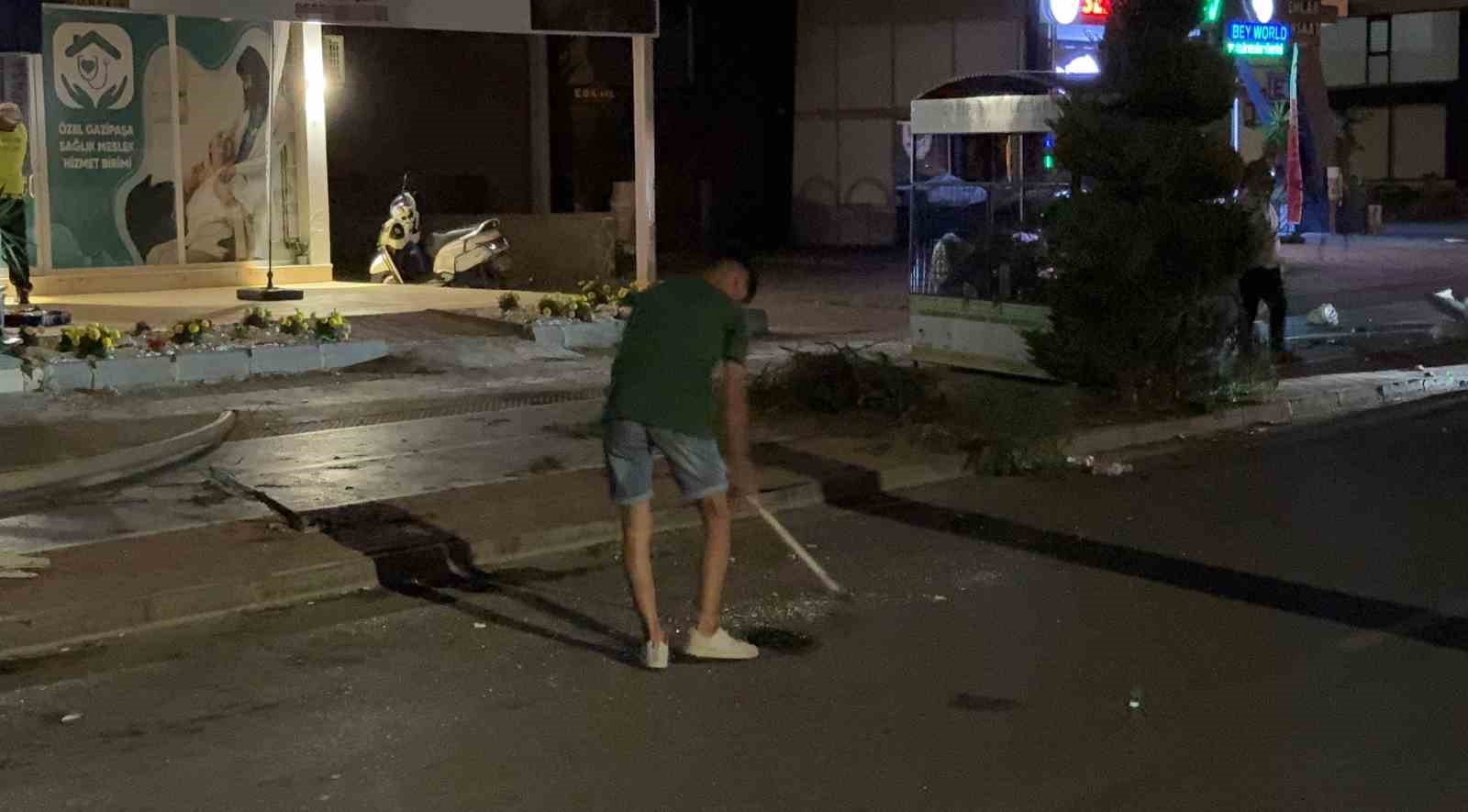 kontrolden cikan otomobil ortaligi savas alanina cevirdi 2 5Sm6eTE2
