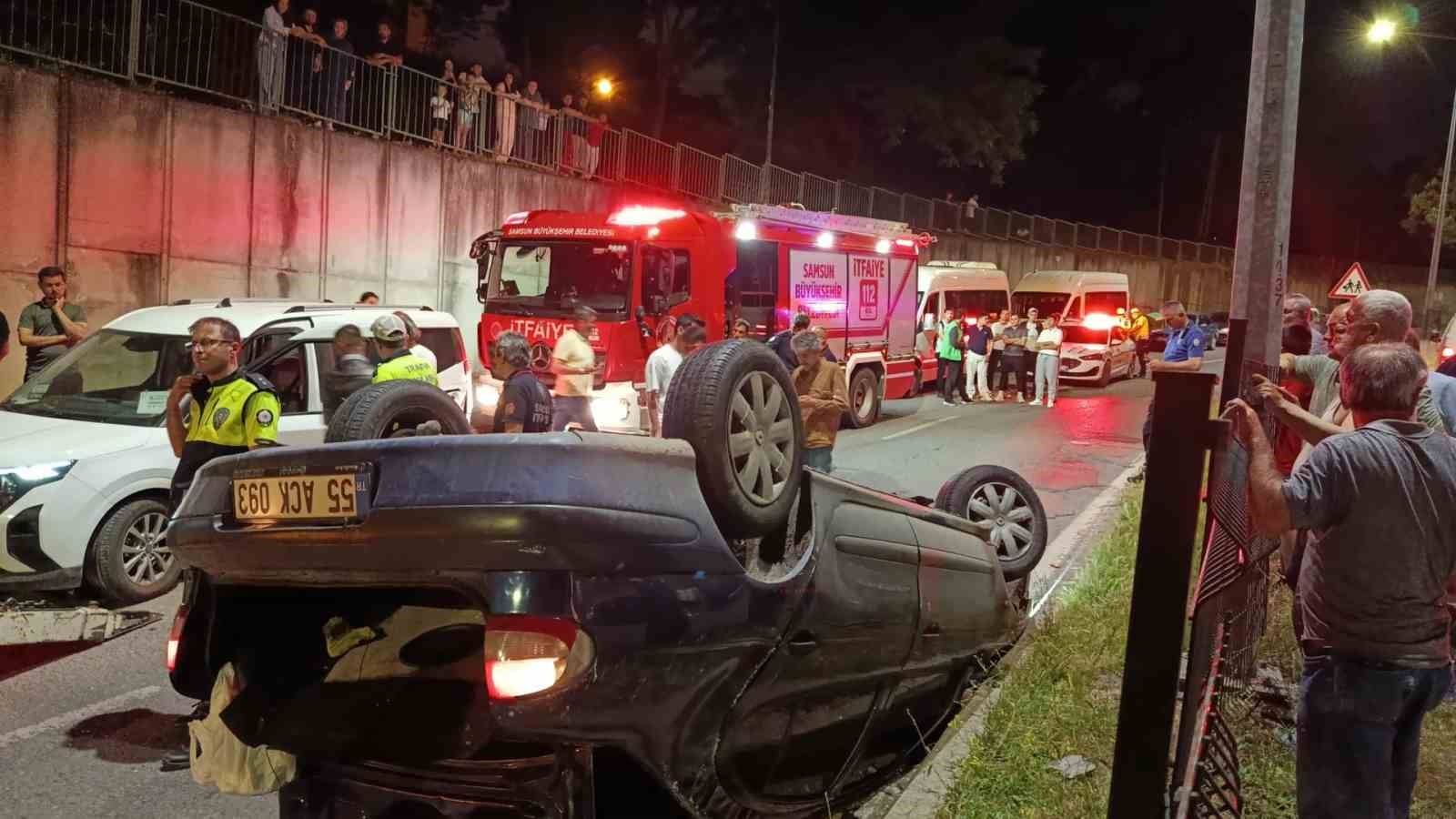 Kontrolden çıkan otomobil park halindeki araçlara çarpıp takla attı: 2 yaralı 5 kontrolden cikan otomobil park halindeki araclara carpip takla atti 2 yarali 1 fymKf5uX