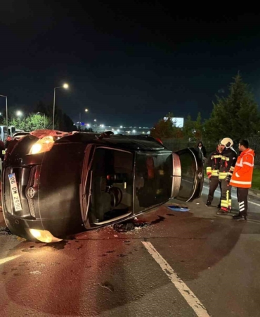kontrolden-cikan-otomobil-park-halindeki-araclara-carpip-yan-yatti-QfAGKrsh.jpg