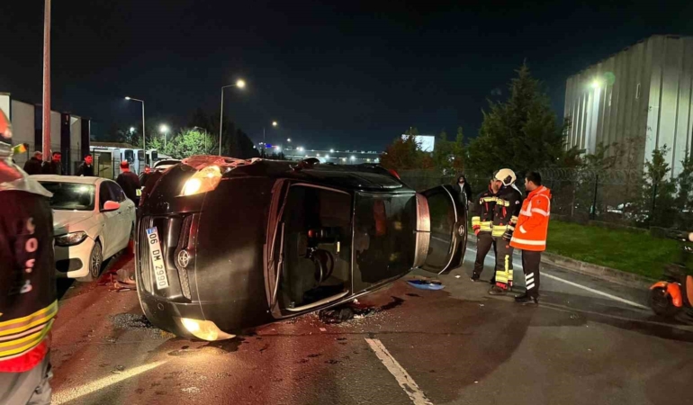 kontrolden-cikan-otomobil-park-halindeki-araclara-carpip-yan-yatti-QfAGKrsh.jpg