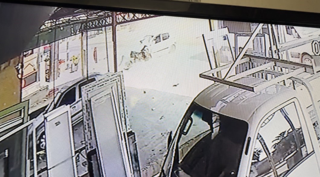 kontrolden cikan otomobil refujdeki bariyerlere carpti 1 yarali 6 KptSdtAR
