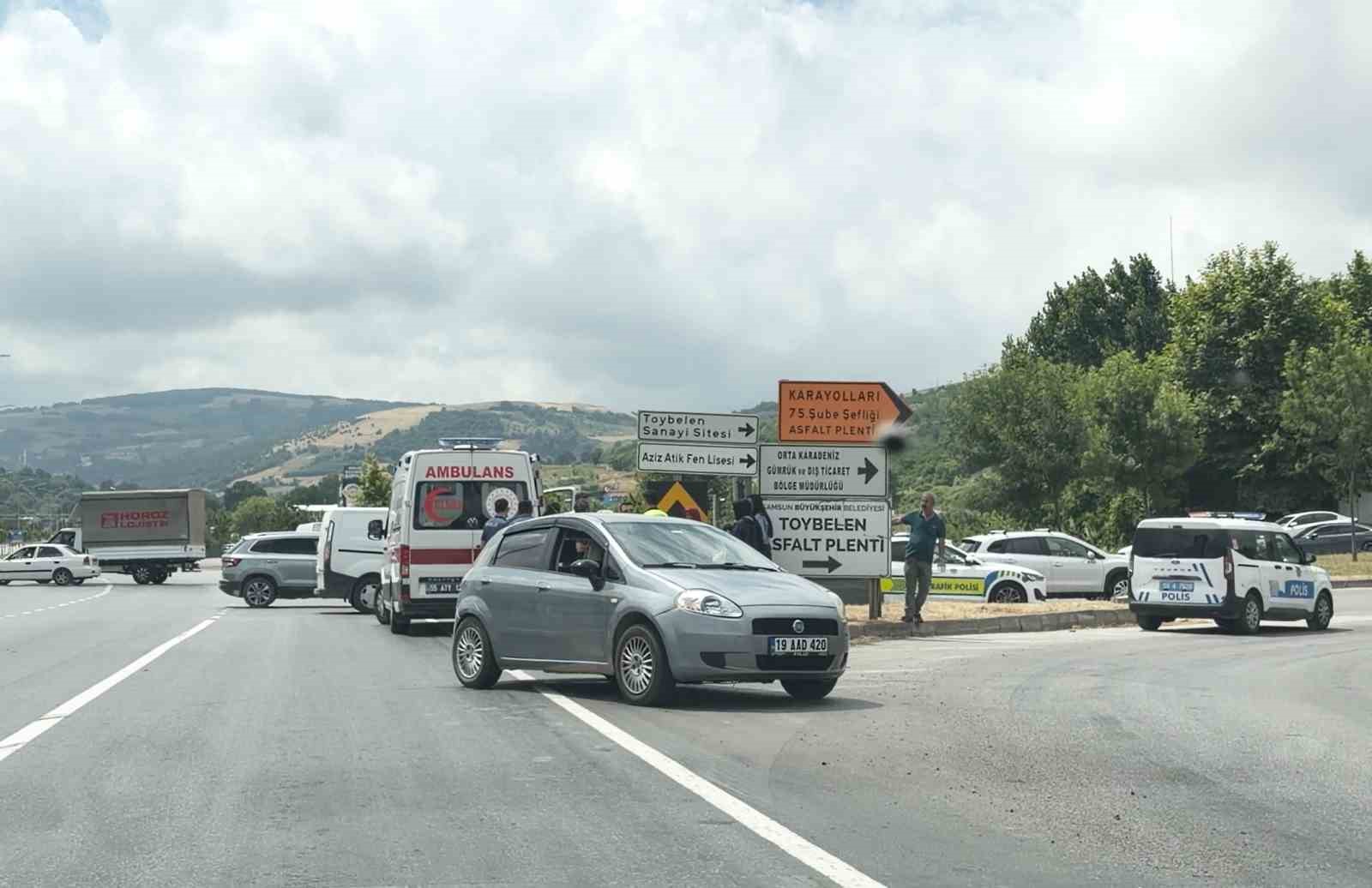 kontrolden cikan otomobil refuje carpti 1 yarali 0 4dCNjciL