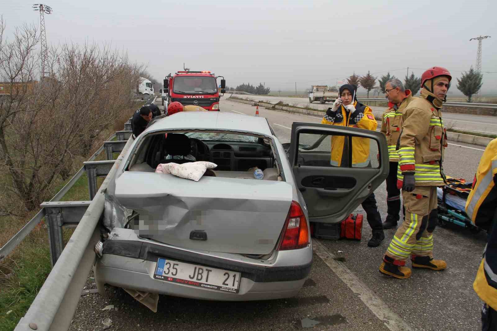 kontrolden cikan otomobil refuje ve bariyerlere carpti 1 olu 1 yarali 2 aV5chzef
