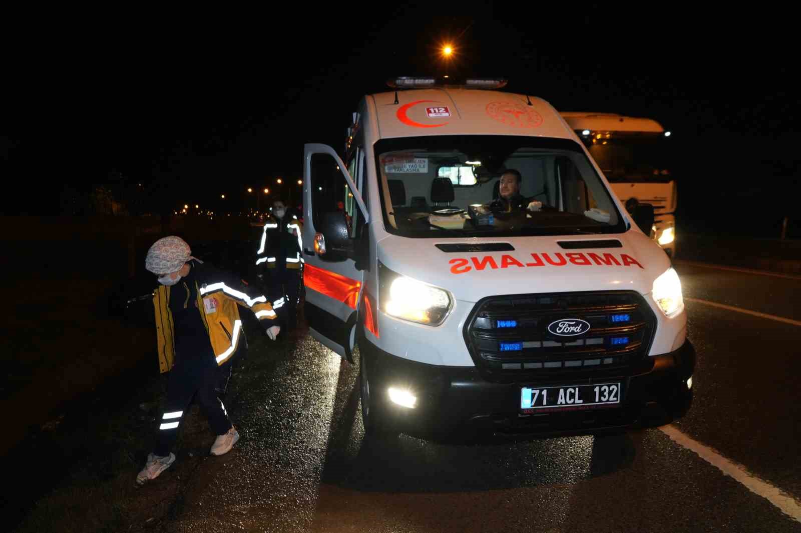 kontrolden cikan otomobil sarampole devrildi surucu kayiplara karisti 1 v8s2jpNh
