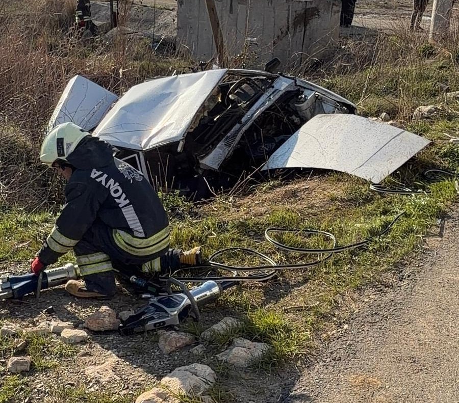 Kontrolden çıkan otomobil şarampole yuvarlandı: 2 yaralı 4 kontrolden cikan otomobil sarampole yuvarlandi 2 yarali 0 sZWjup3M