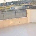 kontrolden-cikan-otomobil-savrulup-duvara-carpti-mFyGX89I.jpg