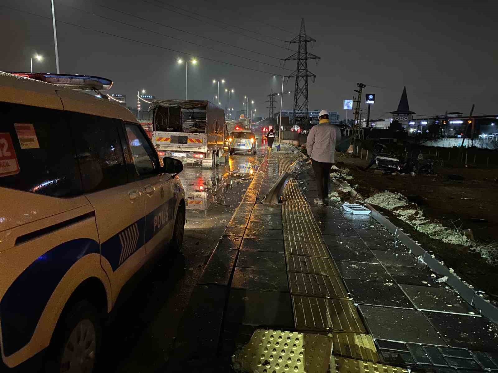 Kontrolden çıkan otomobil takla attı: 1 ölü 6 kontrolden cikan otomobil takla atti 1 olu 2 MpGGPZbk