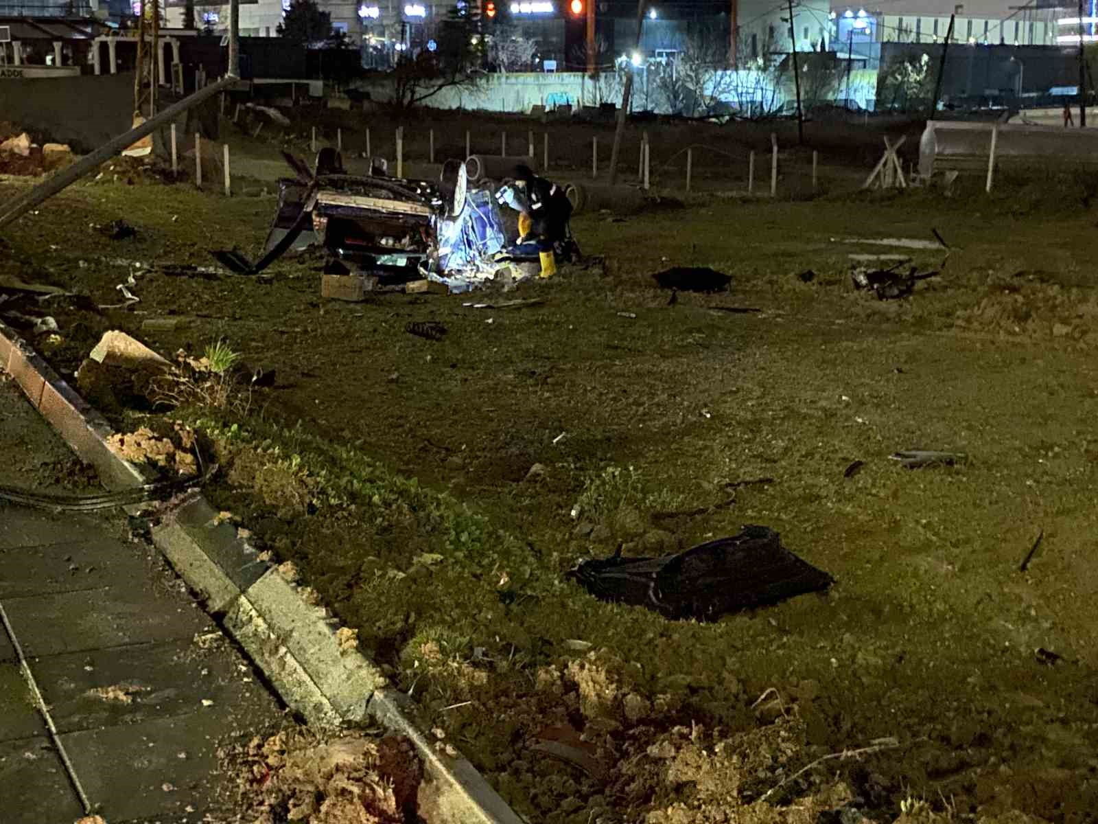 Kontrolden çıkan otomobil takla attı: 1 ölü 7 kontrolden cikan otomobil takla atti 1 olu 3